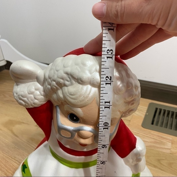 Vintage Ceramic Mrs. Claus Christmas Statue Decor - Picture 8 of 8
